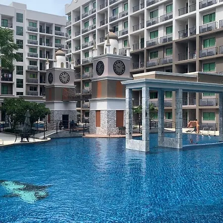 High Floor Arcadia: Pool View Near Walking Street Apartment